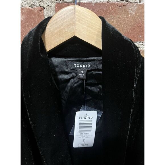 Torrid Womens Black Sleeveless Velour Vest NWT Size 0 - Picture 3 of 3